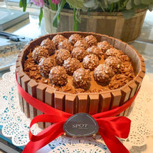 Cargar imagen en el visor de la galería, Postre de chocolate Ferrero, Kitkat. Pastel de chocolate.