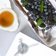 Cargar imagen en el visor de la galería, Delicioso panqué de blueberries naturales, Te recomendamos comerlo con una taza de un rico té a un lado.
