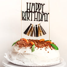 Cargar imagen en el visor de la galería, Pastel de zanahoria en CDMX, postre cotizado., feliz cumpleaños, happy birthday, banderin de cumpleaños, caketopper, el mejor cumpleaños, el mejor pastel de cumpleaños
